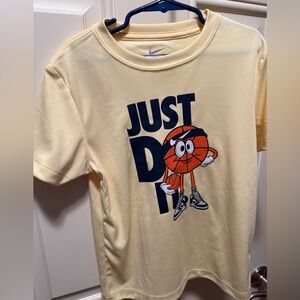 Nike sportball dri fit tee Basketball Tee Size youth 6/7